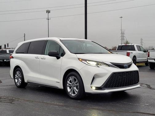 2021 Toyota Sienna XSE 7 Passenger