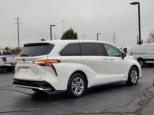 2021 Toyota Sienna XSE 7 Passenger