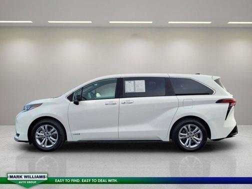 2021 Toyota Sienna XSE 7 Passenger