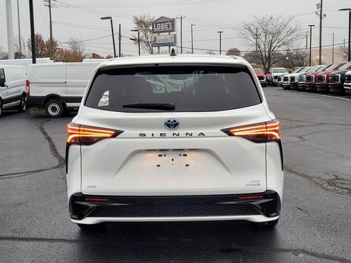 2021 Toyota Sienna XSE 7 Passenger