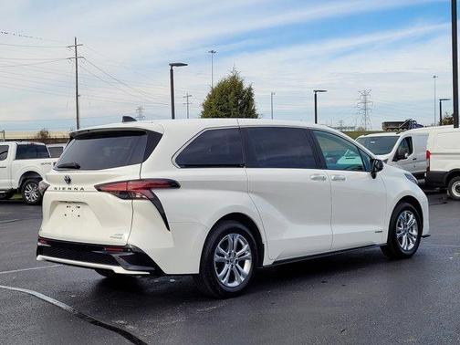 2021 Toyota Sienna XSE 7 Passenger