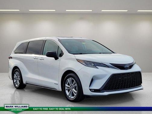2021 Toyota Sienna XSE 7 Passenger