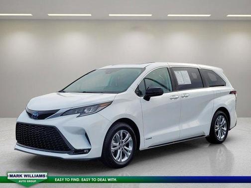 2021 Toyota Sienna XSE 7 Passenger