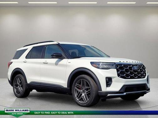 White Metallic 2025 Ford Explorer ST-Line