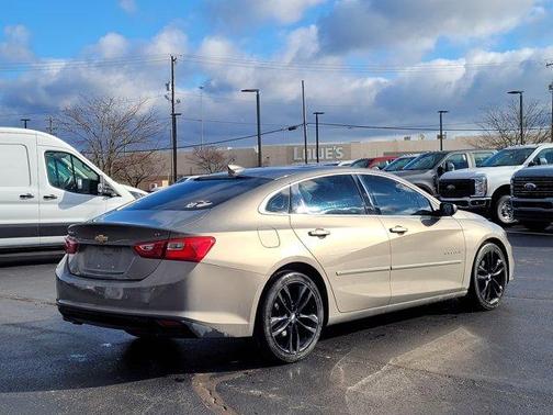 Pepperdust Metallic 2018 Chevrolet Malibu LT