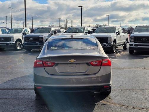 Pepperdust Metallic 2018 Chevrolet Malibu LT