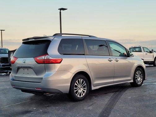 2018 Toyota Sienna XLE