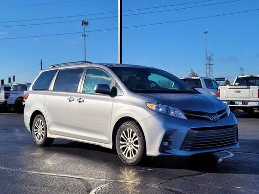2018 Toyota Sienna XLE