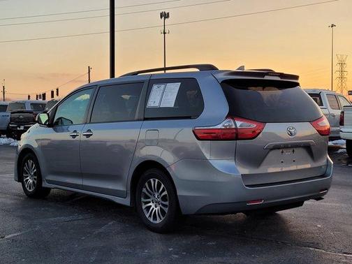 2018 Toyota Sienna XLE