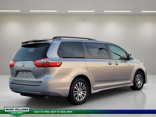 2018 Toyota Sienna XLE