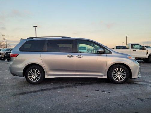 2018 Toyota Sienna XLE