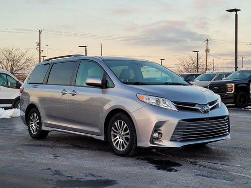 2018 Toyota Sienna XLE