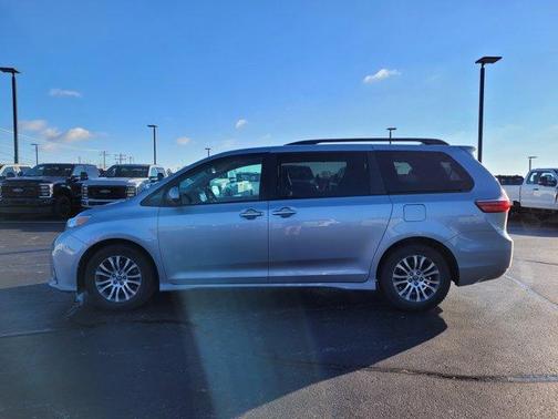 2018 Toyota Sienna XLE