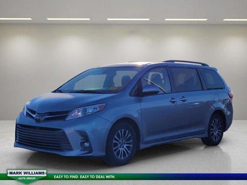 2018 Toyota Sienna XLE