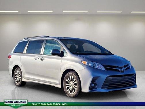 2018 Toyota Sienna XLE
