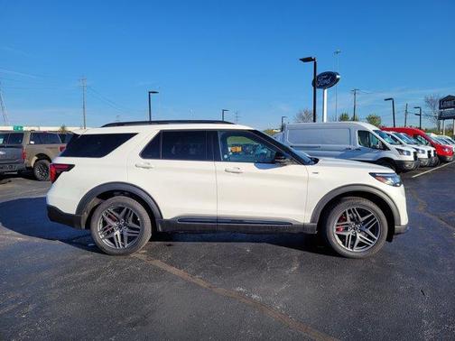 Star White 2025 Ford Explorer ST-Line