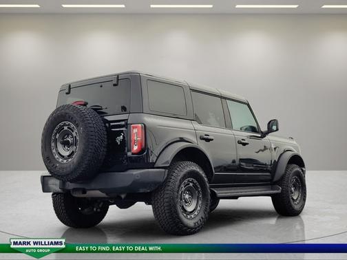 SHADOW BLACK 2025 Ford Bronco OUTER BANKS