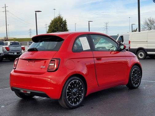 2024 FIAT 500e Base