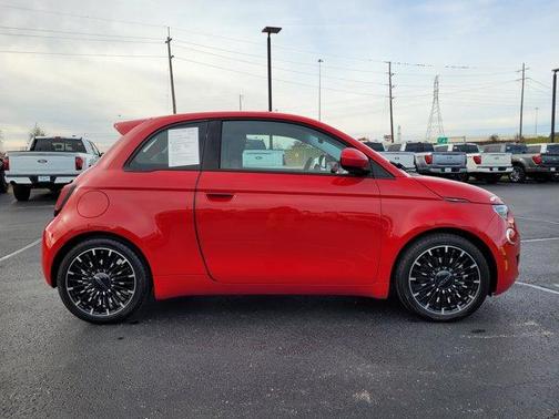 2024 FIAT 500e Base