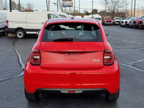 2024 FIAT 500e Base