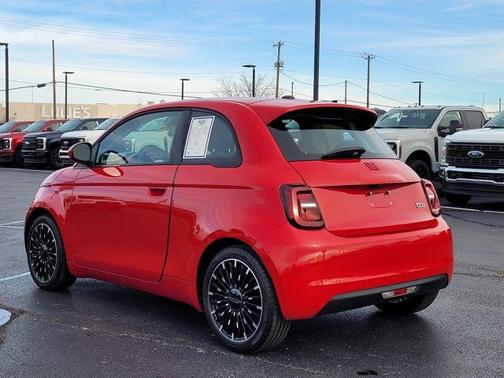 2024 FIAT 500e Base