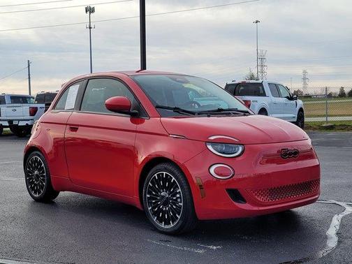 2024 FIAT 500e Base