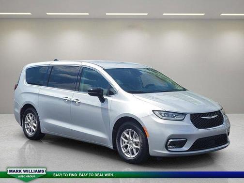 2024 Chrysler Pacifica Touring-L