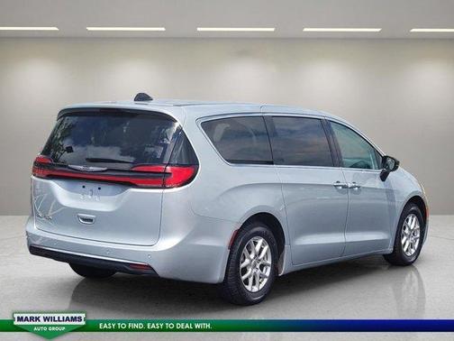 2024 Chrysler Pacifica Touring-L