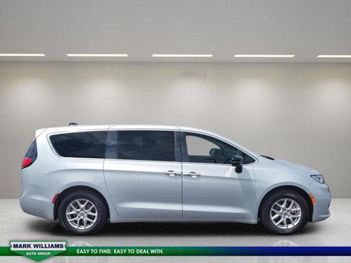 2024 Chrysler Pacifica Touring-L