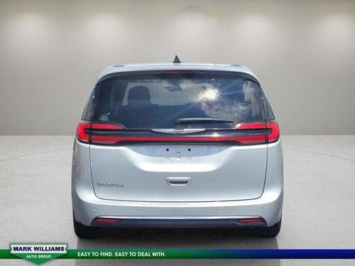 2024 Chrysler Pacifica Touring-L