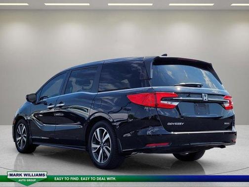 Crystal Black Pearl 2024 Honda Odyssey Touring