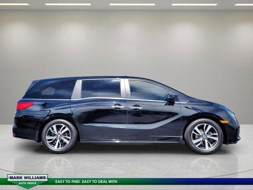Crystal Black Pearl 2024 Honda Odyssey Touring