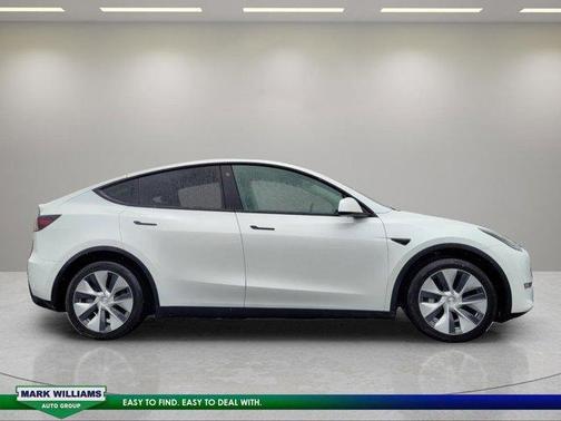 Pearl White Multi 2022 Tesla Model Y Long Range