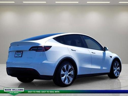 Pearl White Multi 2022 Tesla Model Y Long Range