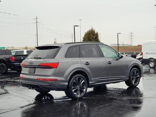 2025 Audi Q7 55 Premium Plus