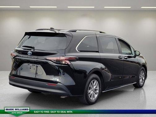 2023 Toyota Sienna XLE