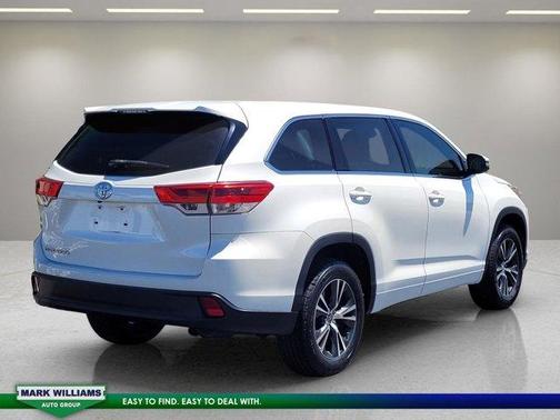 2017 Toyota Highlander LE