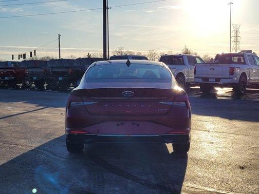 2023 Hyundai ELANTRA Limited