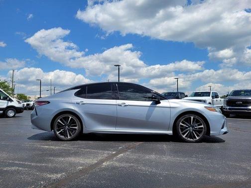 Celestial Silver / Midnight Black Metallic 2019 Toyota Camry XSE