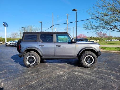 CARBONIZED GRAY METALLIC 2022 Ford Bronco BADLANDS