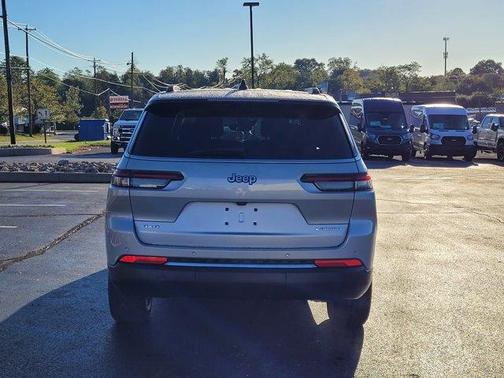 2024 Jeep Grand Cherokee L Laredo