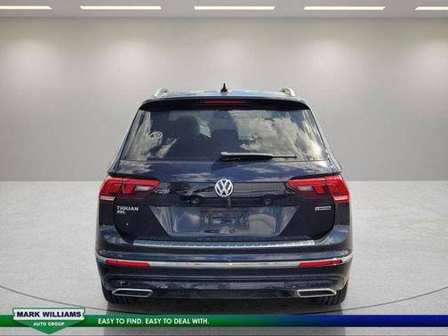 Deep Black Pearl Effect 2019 Volkswagen Tiguan 2.0T SEL Premium R-Line