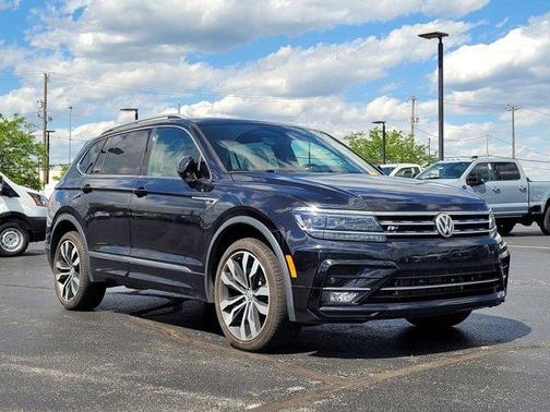 Deep Black Pearl Effect 2019 Volkswagen Tiguan 2.0T SEL Premium R-Line