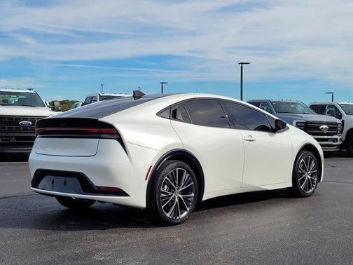 2025 Toyota Prius XLE