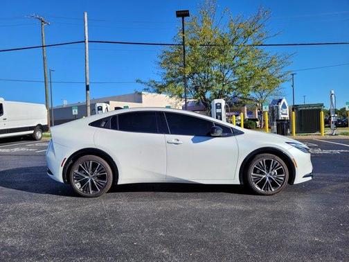 2025 Toyota Prius XLE