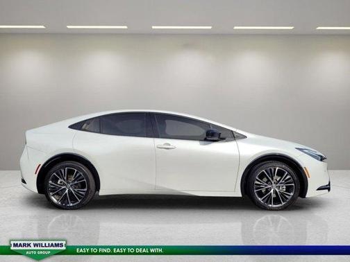 2025 Toyota Prius XLE