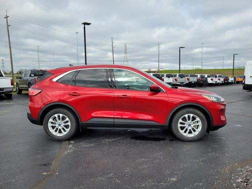 Red 2020 Ford Escape SE