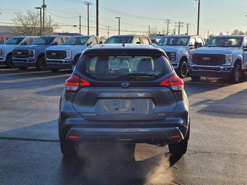 Gun Metallic 2022 Nissan Kicks SR