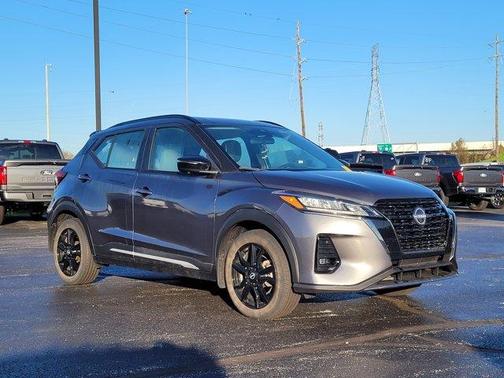 Gun Metallic 2022 Nissan Kicks SR