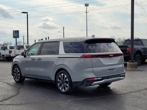 Ceramic Silver 2024 Kia Carnival EX